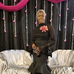 Meet your Posher, Lenora